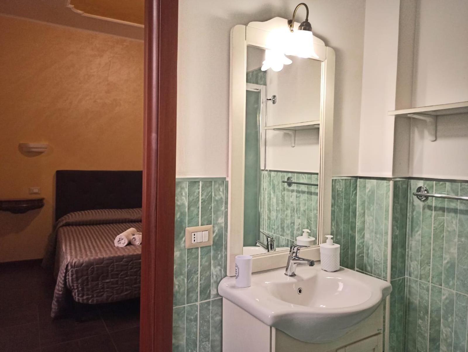 Bed and Breakfast Domina Popolo Рим Экстерьер фото