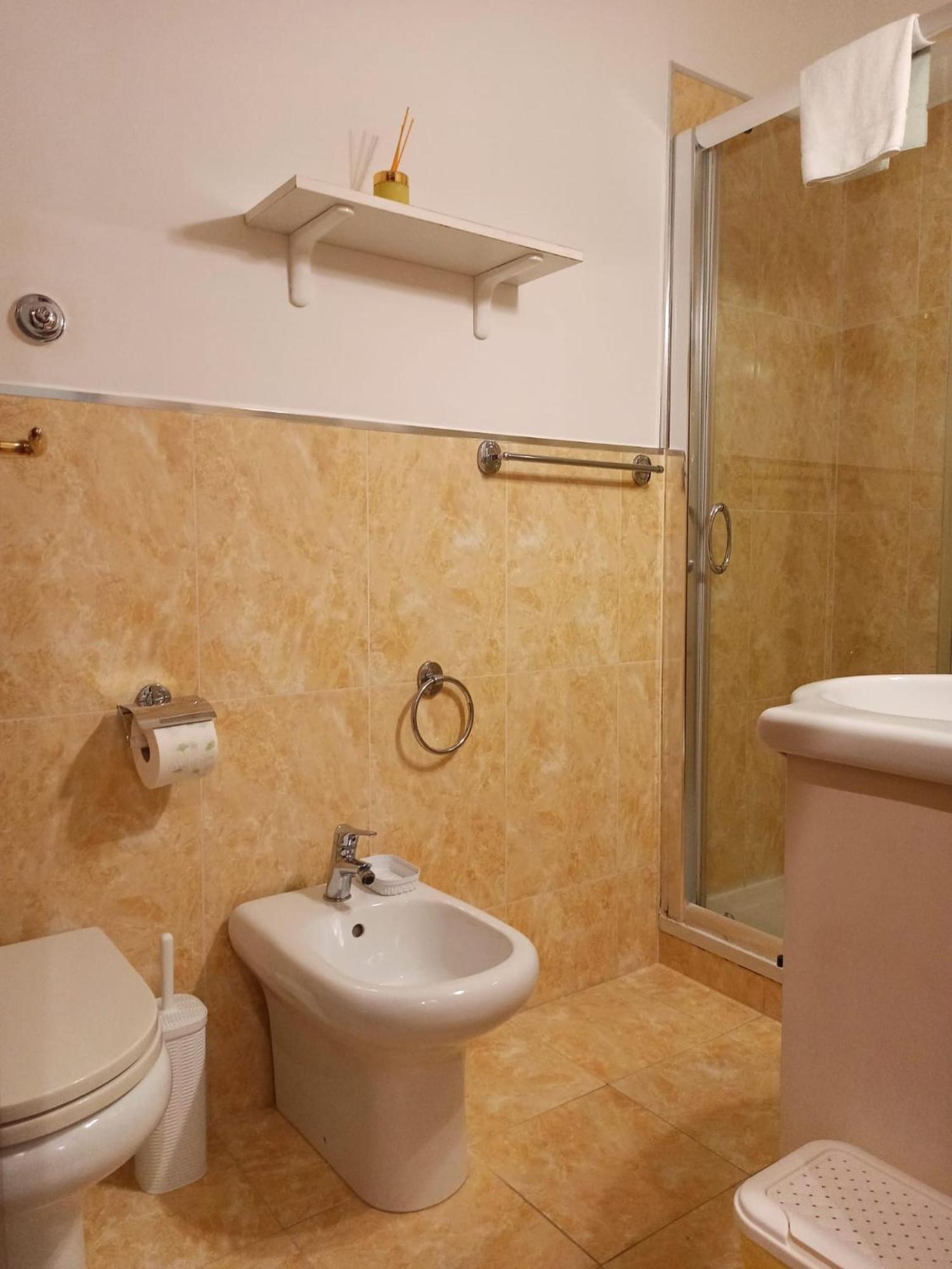 Bed and Breakfast Domina Popolo Рим Экстерьер фото