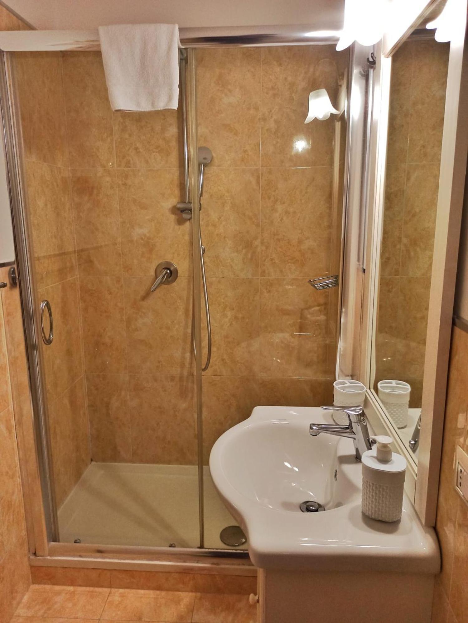 Bed and Breakfast Domina Popolo Рим Экстерьер фото