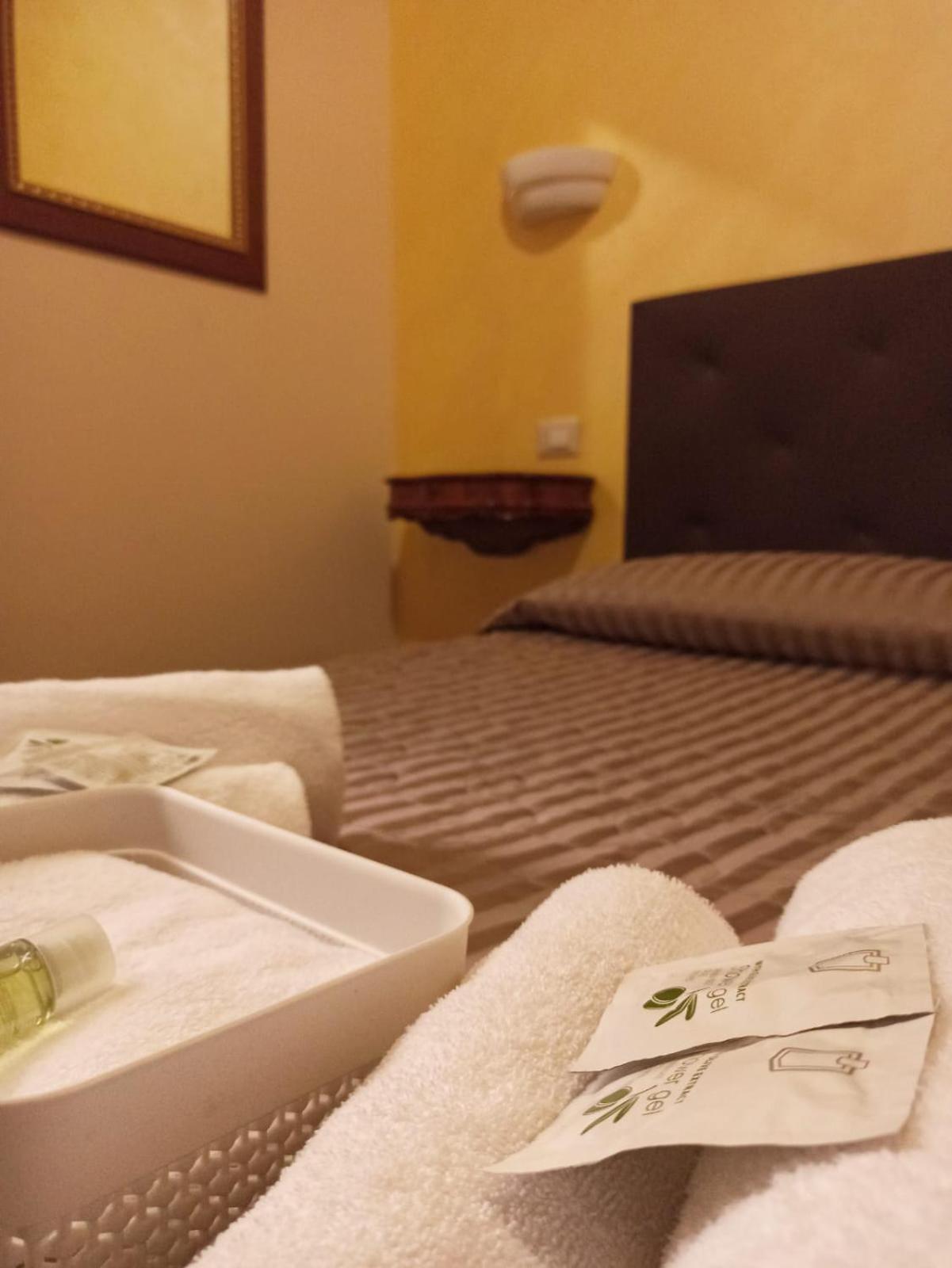 Bed and Breakfast Domina Popolo Рим Экстерьер фото