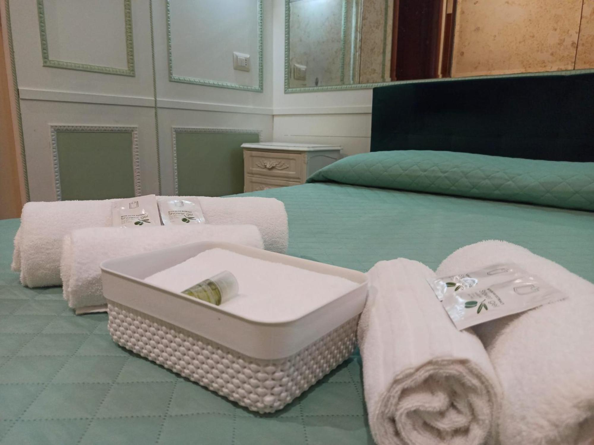 Bed and Breakfast Domina Popolo Рим Экстерьер фото